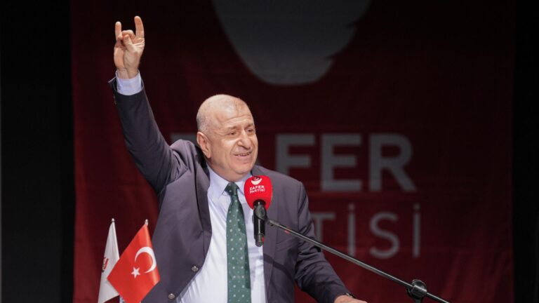 umit-ozdag-hastaneye-kaldirildi-durusma-ertelendi-PnsVM6YM.jpg