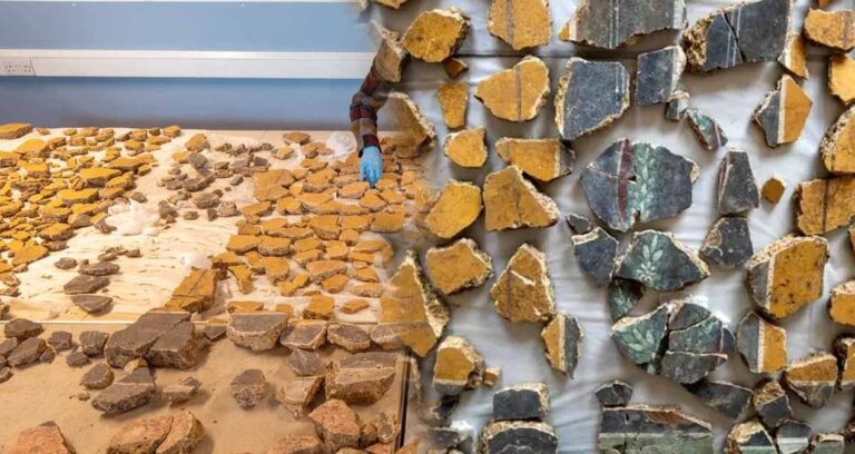 binlerce-parcaya-bolunmustu-yillar-sonra-bir-araya-getirildi-bu-sanat-eserinde-tek-bir-sey-yaziyordu-HrDGLWzf.jpg